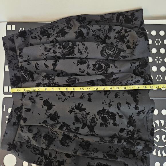 Torrid Black Goth Flocked Roses Print Pleated Pockets Mini Skirt | Women's 12 - Picture 8 of 11